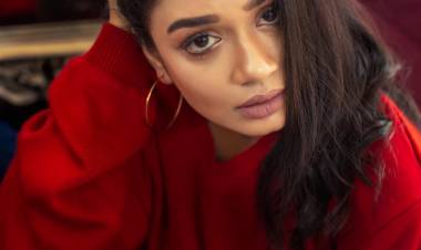 Actress #Swayam looks ravishing in red Here are some pictures from her latest photoshoot