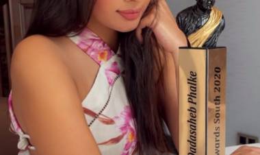 Here are the stills of #tanyahope with her #DadasahebPhalke Award that she received in the Best Actress category!  