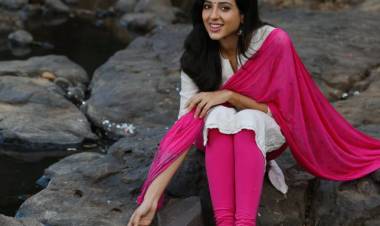 @IRiyaSuman looks classy in the casual clicks 