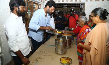 நடிகர் விஷால் அவர்கள் தனது பிறந்த நாளில் மெர்சி ஹோமில் உள்ள ஆதரவுற்ற முதியோர்களுக்கு உணவு வழங்கியும்