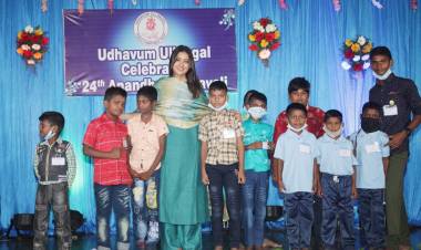 குழந்தைகளுடன் தீபாவளி கொண்டாடிய நடிகை வாணி போஜன்