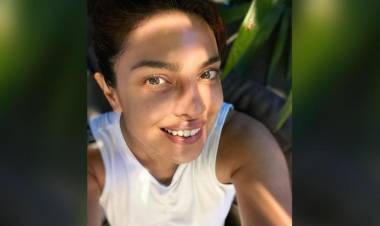 Priyanka Chopra wears band-aid on her arm in new photo, has a message for fans