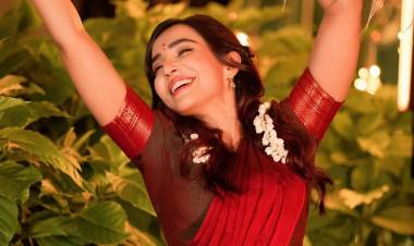 Actress #Parvati sizzles in red in her new photoshoot! Here are some clicks. 