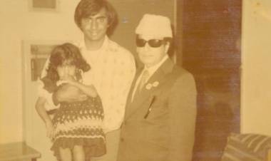 "இருந்தாலும் மறைந்தாலும் பேர் சொல்ல வேண்டும் இவர் போல யாரென்று ஊர் சொல்ல வேண்டும்". 