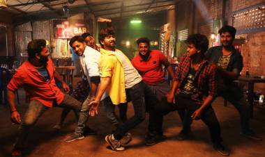 உள்ளங்கையில் ஒலகம் சுத்துது. கலக்கலான பாடல் படமானது.