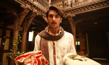 Ranveer pays gratitude to his mom, wife Deepika Padukone and sister through Jayeshbhai Jordaar!