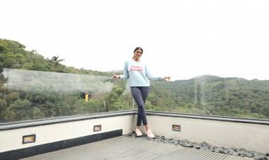 சுற்றுலா சென்ற நடிகை லக்ஷ்மி மஞ்சு சுற்றுலா தளத்தில் மகள் மற்றும் கணவரின் பிறந்தநாளை கொண்டாடினார்