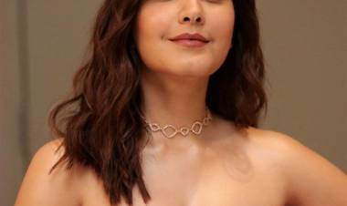 Raashii Khanna's diehard fan gets her autograph tattooed on his hand