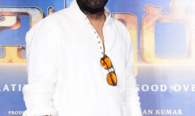 ’’ஆதி புருஷ்’ டீஸர் பார்த்தபோது குழந்தையாக மாறிவிட்டேன்”-பிரபாஸ்