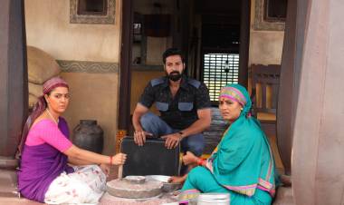 EINFACH STUDIOS, பிரதாப் கிருஷ்ணா & மனோஜ் குமார் வழங்கும் தயாள் பத்மநாபன் இயக்கத்தில் வரலக்‌ஷ்மி சரத்குமார் மற்றும் சந்தோஷ் பிரதாப் நடிக்கும் 'கொன்றால் பாவம்' 2023 கோடை விடுமுறையில் வெளியாகிறது