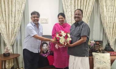 Filmmaker Lingusamy meets Tmt. Kanimozhi M.P.  Poet Abdul Rahman Memorial Haiku Competition; Director Lingusamy presented the compiled Haiku book to Honourable Kanimozhi M.P.