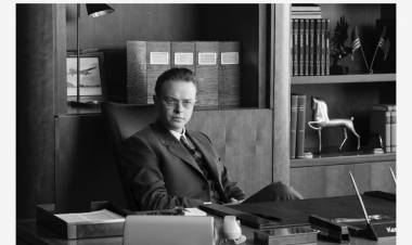 யுனிவர்சல் பிக்சர்ஸ் வழங்கும் ஓப்பன் ஹைமர்