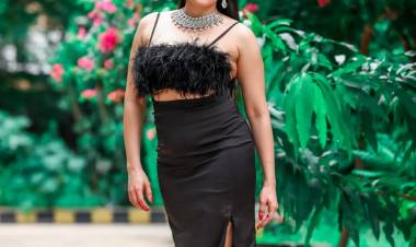 ஷாட் பூட் த்ரீ பட நடிகை கோமல் சர்மாவுக்கு விலங்குகள் நல அமைப்பை சேர்ந்தவர்கள் பாராட்டு 