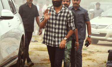 தனுஷ், நாகார்ஜுனா, சேகர் கம்முலா, ஸ்ரீ வெங்கடேஸ்வரா சினிமாஸ் எல்எல்பி, அமிகோஸ் கிரியேஷன்ஸ் பிரைவேட் லிமிடெட் இணையும் #DNS படத்தின் வழக்கமான படப்பிடிப்பு பிரமாண்ட பூஜை விழாவுடன் தொடங்கப்பட்டது.