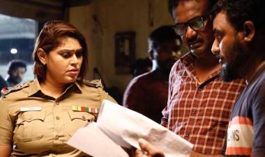 நடிகை கயல் ஆனந்தியின் 'ஒயிட் ரோஸ்' படம் ஏப்ரல் 5, 2024 அன்று வெளியாகிறது!