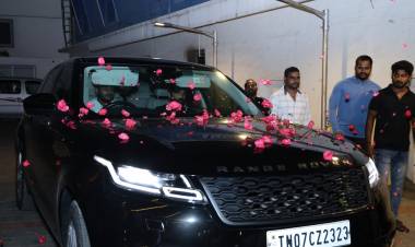 ரசிகர்களுடன் பிறந்த நாளை கொண்டாடிய துருவ் விக்ரம்