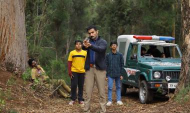 “ஸ்நேக்ஸ் அண்ட் லேடர்ஸ்”  பிரைம் வீடியோ த்ரில்லர் தொடரின் இளம் நடிகர்கள், கதைக்கு நம்பகத்தன்மையையும்,  ஒரு புதிய ஆற்றலையும் கொண்டு வந்திருப்பதாக,  முன்னணி படைப்பாளி கார்த்திக் சுப்புராஜ்  பாராட்டியுள்ளார்