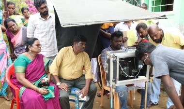 புதுமுகங்களின் அணிவகுப்பில், கேப்டன் தயாரிக்க, அறிமுக இயக்குனரின் திருவிழா கதையான " மா ட ன் "