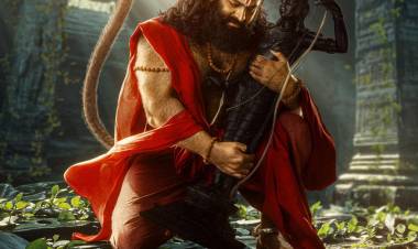 மைத்ரி மூவி மேக்கர்ஸ் தயாரிப்பில், பிரசாந்த் வர்மா இயக்கத்தில் அதிகம் எதிர்பார்க்கப்படும் ’ஜெய் ஹனுமான்’ படத்தின் வெளியான முதல் பார்வையில் ஹனுமானாக பிரம்மிக்க வைக்கிறார் நடிகர் ரிஷப் ஷெட்டி!