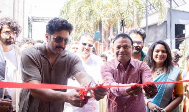 சென்னை கிழக்கு கடற்கரை சாலையில் நடிகர் ரவி மோகன் - தயாரிப்பாளர் டாக்டர் ஐசரி கே. கணேஷ் தொடங்கி வைத்த  ' சட்டி கறி' உணவகம்