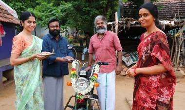 செல்வராகவனின் “மனிதன் தெய்வமாகலாம்” டீசரை நடிகர் தனுஷ் வெளியிட்டார்!