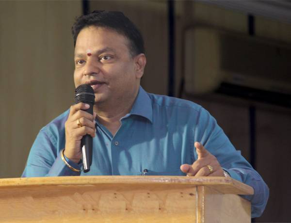 ஐசரி கே. கணேஷ் தயாரிப்பில் மாயபிம்பம் இயக்குனர் கே.ஜே. சுரேந்தர்