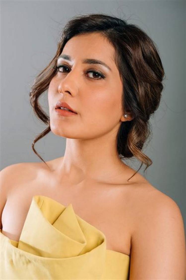 "The Performer of the Year" for Actress Raashi Khanna