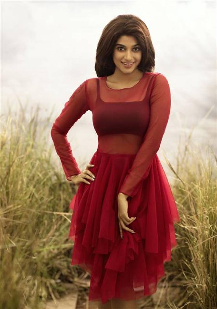 Actress Oviya Photoshoot HD Stills