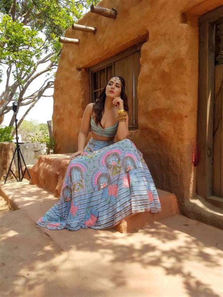 The Shining Beauty Actress Raashi Khanna latest stills
