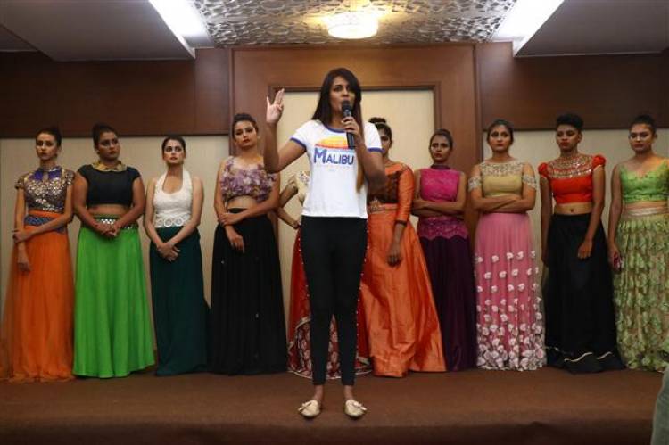 தமிழ்ப்பெண்களுக்கான பிரத்யேகமாக அழகி போட்டியை நடத்தவிடாமல் சதி ‏செய்கிறார்கள் - நடிகை மீரா மிதுன் வேதனை 