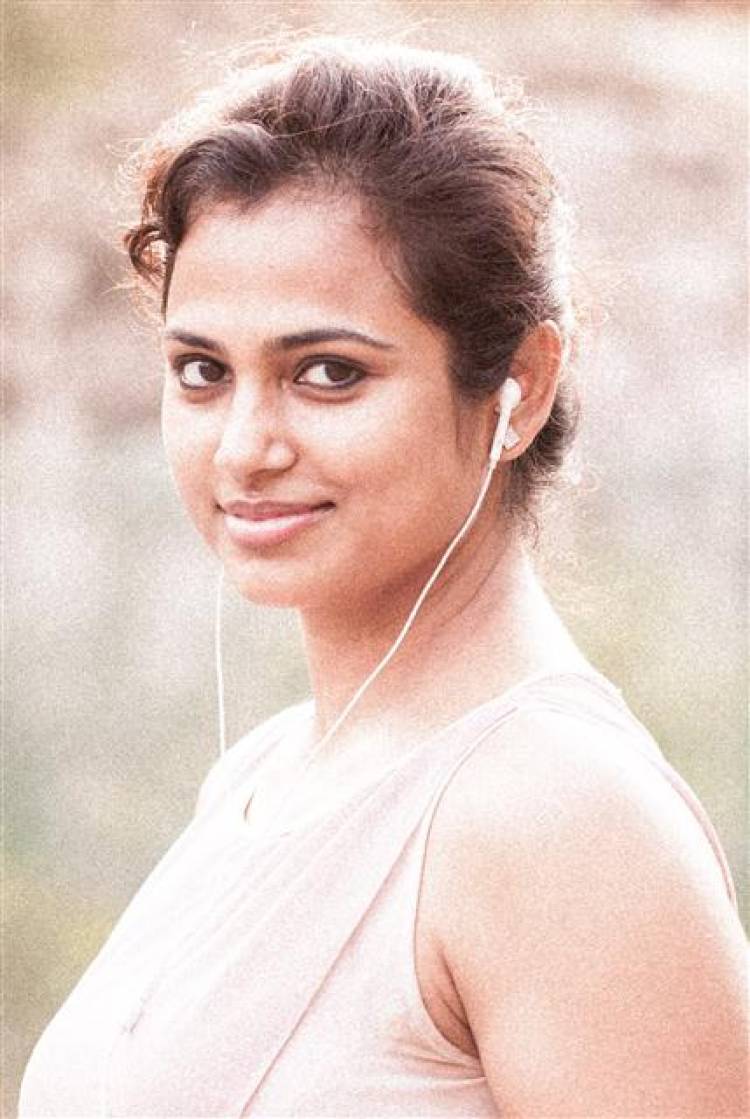 Actress Ramya Pandian latest stills
