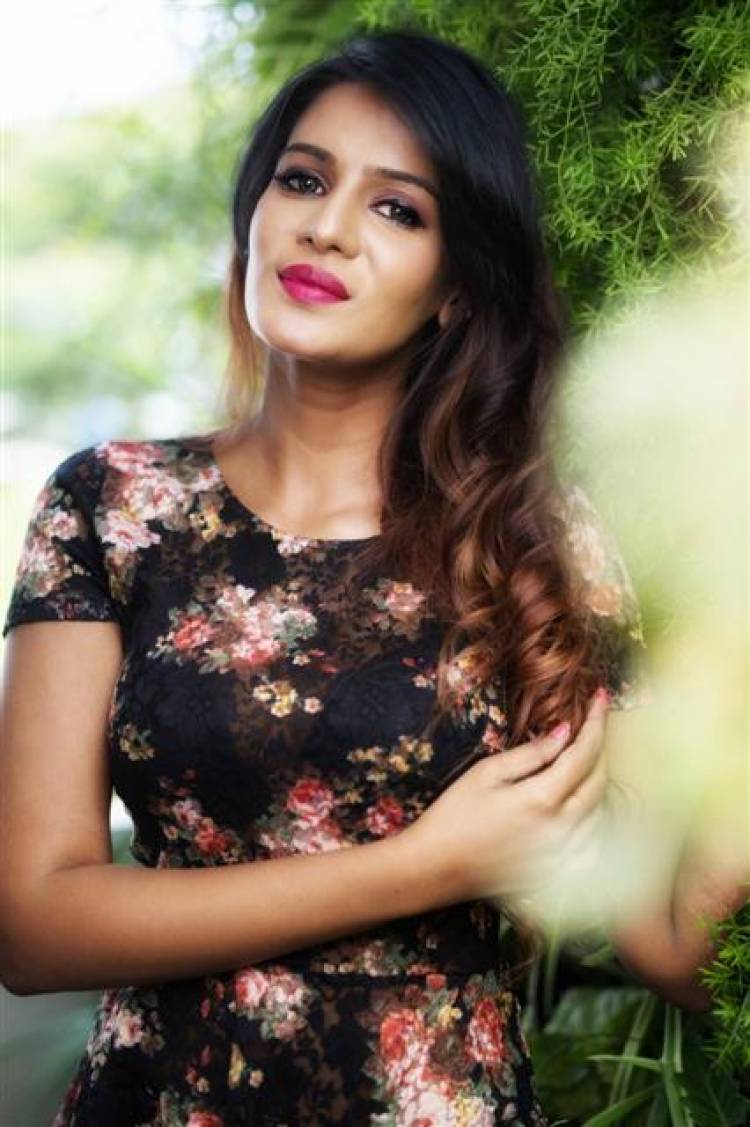 Glamorous and gorgeous Meera Mitun latest stills