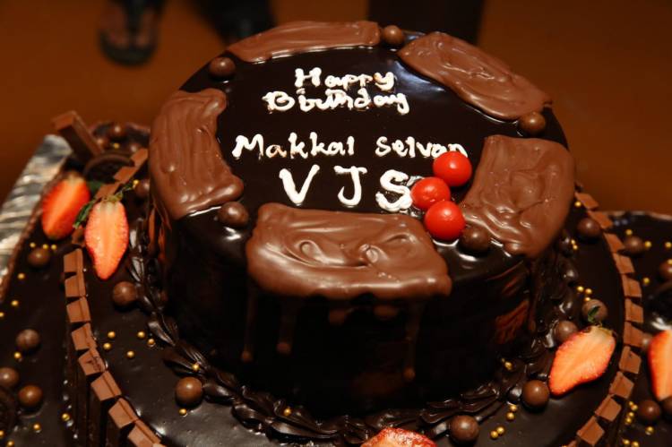Team TughlaqDurbar Celebrated The Makkal Selvan VijaySethupathy Birthday at The Sets !! 