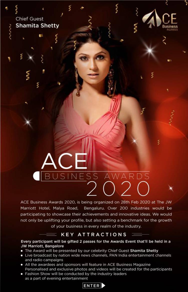 Gorgeous Karisma Kapoor & Shamita Shetty along with ACE  Business Awards