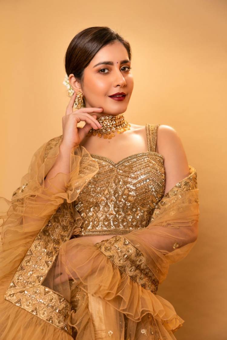 Actresss Raashikhanna looks beautiful in these pictures from her  photoshoot