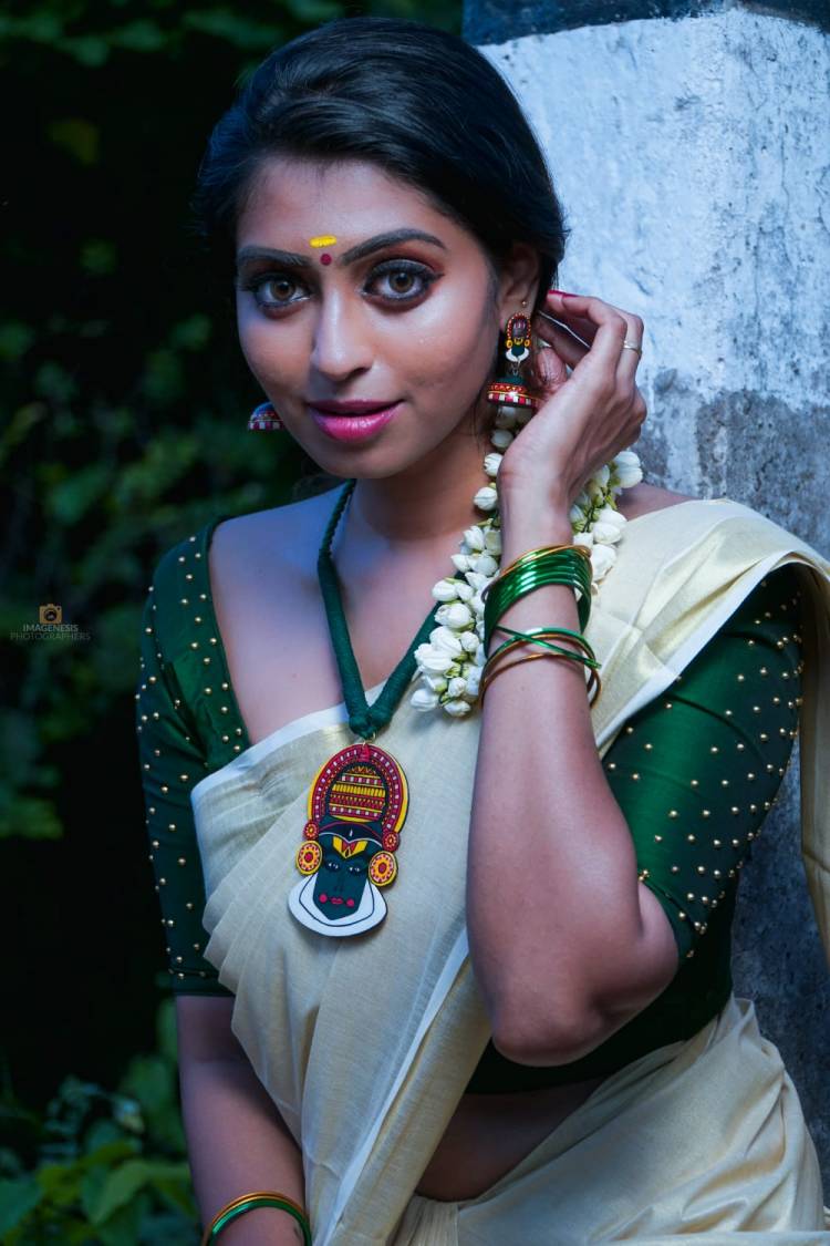 Gorgeous Actress Kuhasini Onam photoshoot