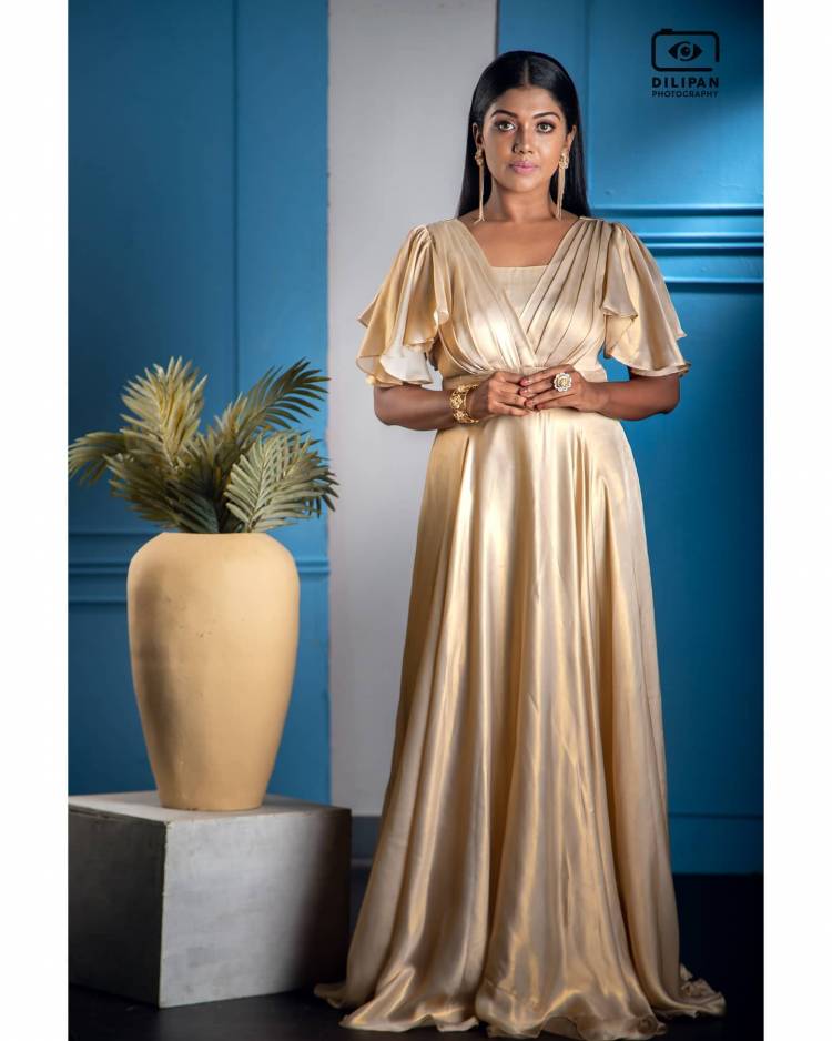 Actress Riythvika shimmers in golden hues