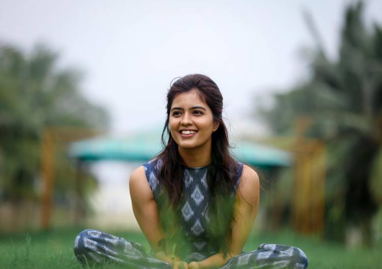 Keeping it casual and cool! Latest pictures of #AmrithaAiyer.
