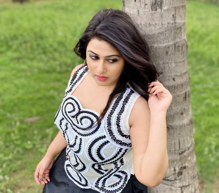 Living in the moment Actress #Champika .Here are some lovely pictures from her latest photoshoot!