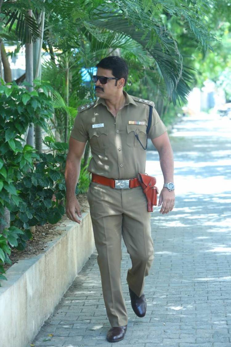 @shaamactor Plays the cop role in  #NaangaRombaBusy