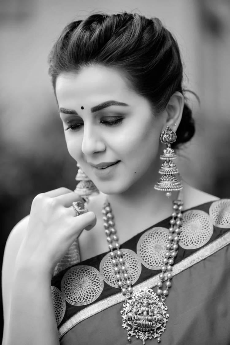 Naturally elegant @nikkigalrani Shot by @kiransaphoto #NikkiGalrani @teamaimpr