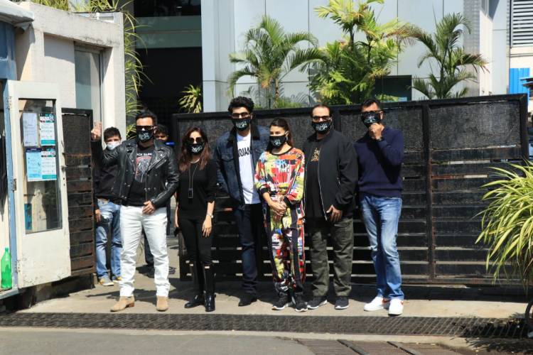 'Bhoot Police' team : Saif Ali Khan, Arjun Kapoor, Jacqueline Fernandez and Yami Gautam geared up for the shoot, leave for Dalhousie