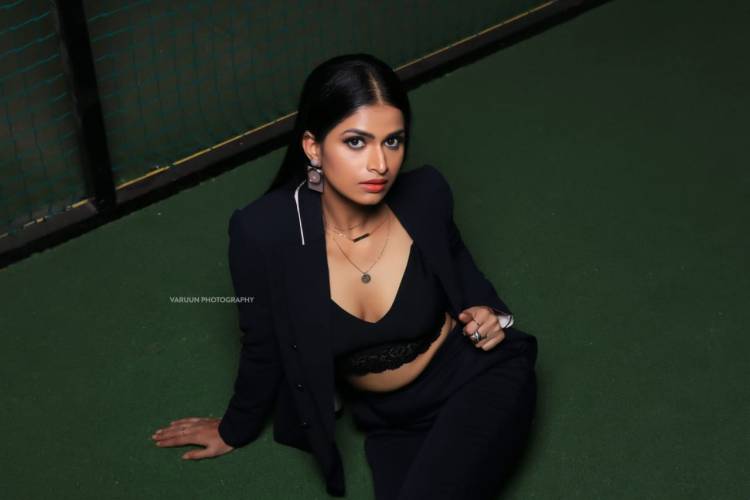 Beauty in Black! Actress #SumaPoojari Pics