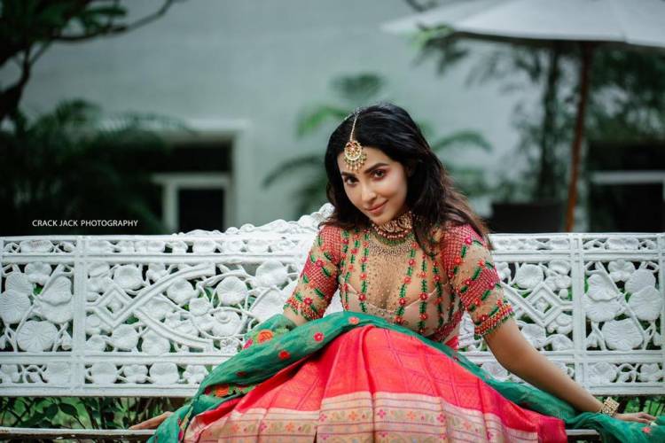Actress #Parvati looks pretty in pink! Here are pictures from her latest photoshoot. 