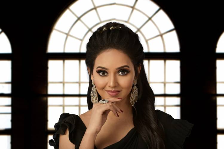 The Dazzling Stills Of Actress #VidyaPradeep In Her Latest Photoshoot, Draped In A Stunning Black Saree Gives A Re-Freshing