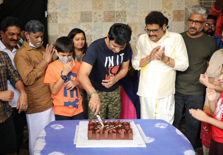 Birthday celebration of @JiivaOfficial from the sets of @SuperGoodFilms_ ‘s #ProductionNo91