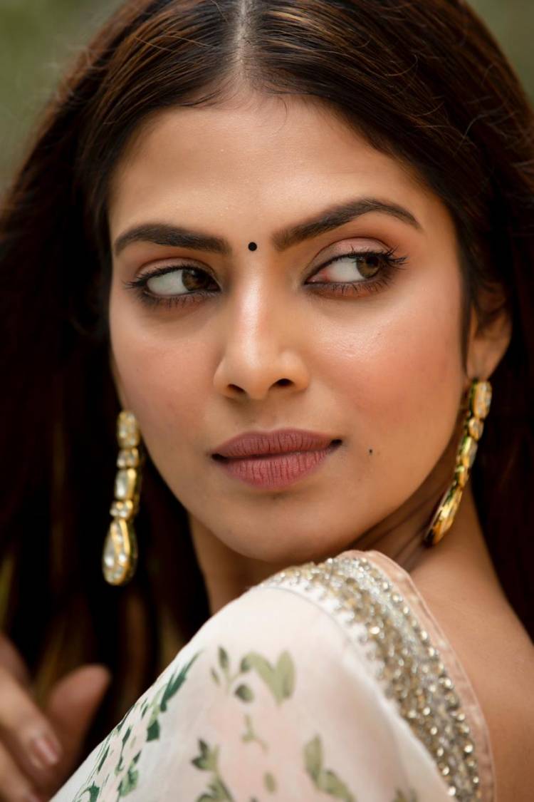 Easy on the Eyes ! Actress @MalavikaM_ 