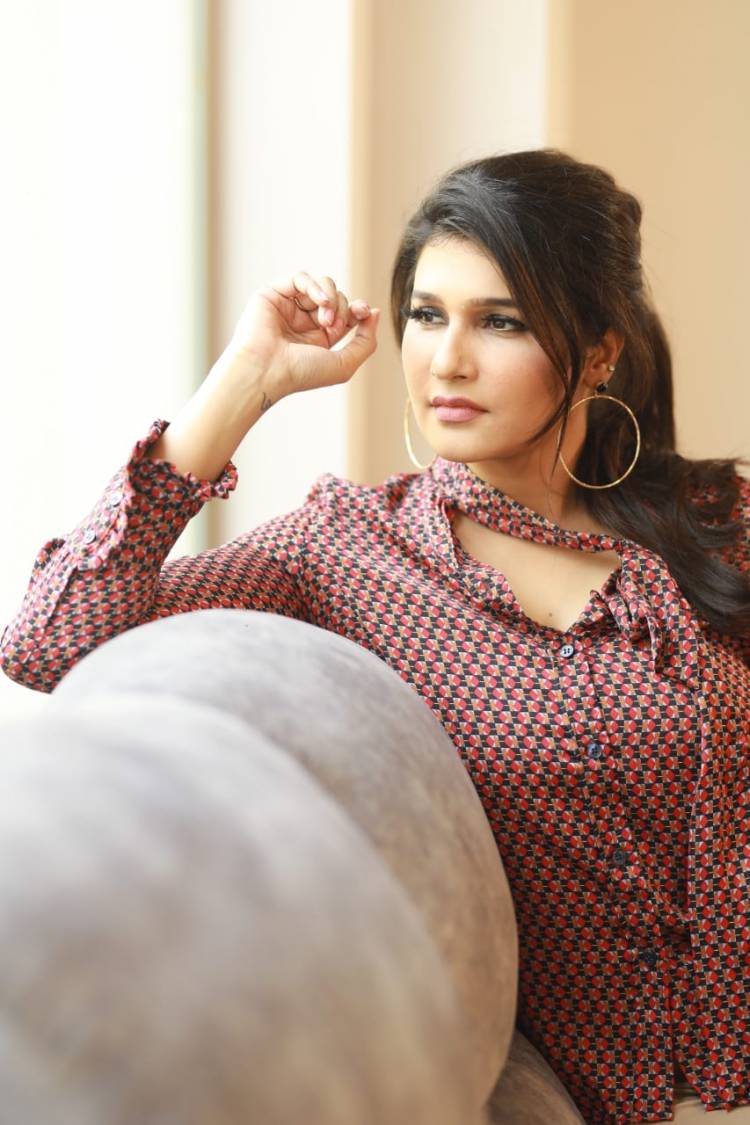Actress #AnjenaKriti, Scintillate With Her Stunning & Stylish Look!