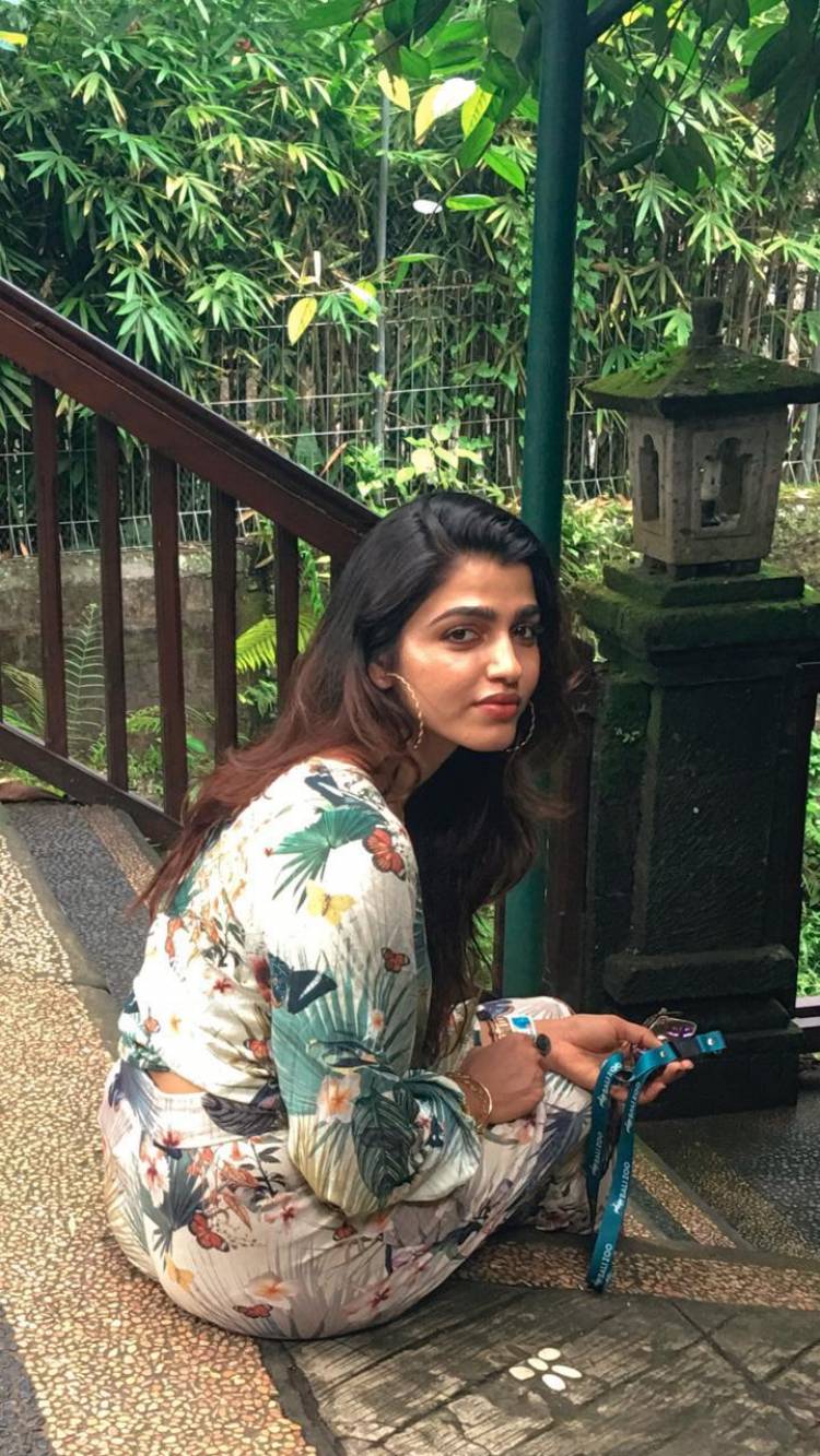 Actress #SaiDhanshika's Latest Casual Stills Brings Out The Charm In Her With Her Striking Look!! 
