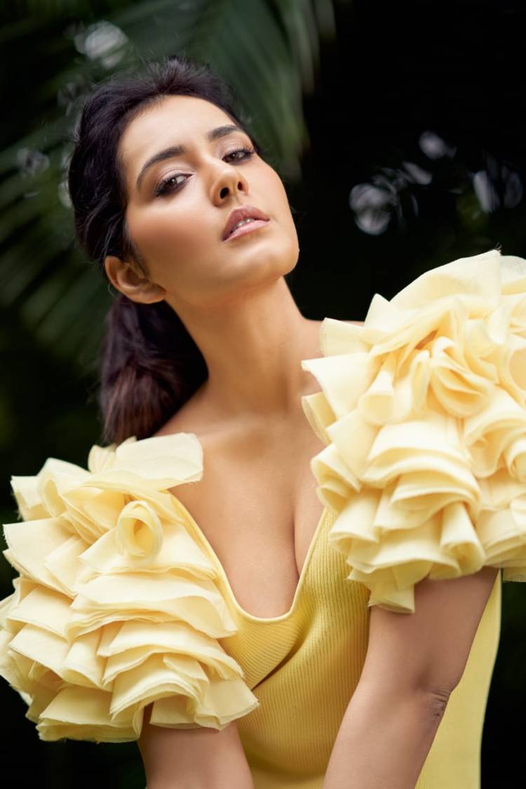 Alluring in yellow, #RaashiKhanna strikes a pose in style
